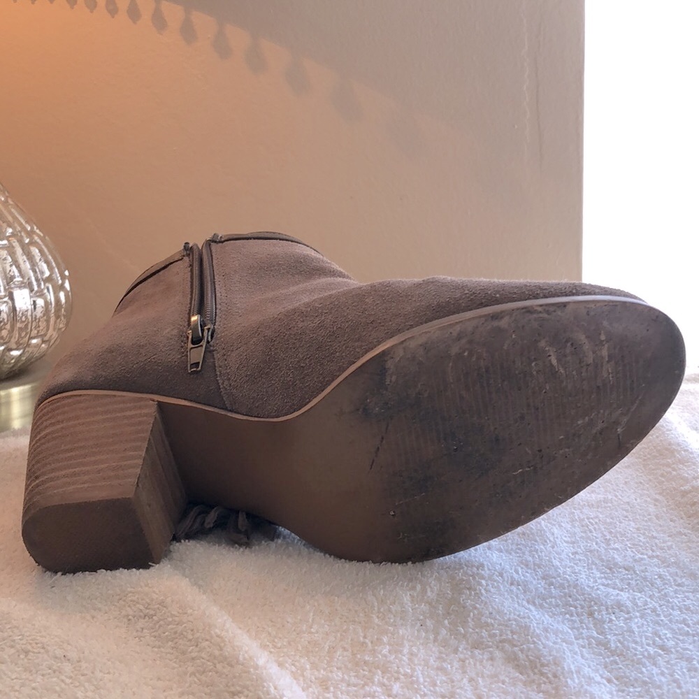 Simply Emma suede Booties with tassel fringe on outer side -Womens size 8 - Picture 4 of 5